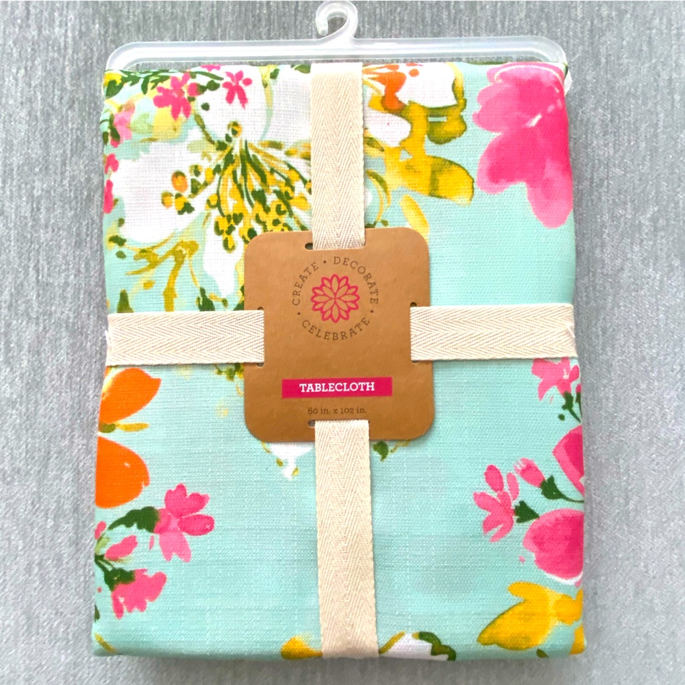 NWT Pretty Blue Oblong Table Cloth with a Floral Print